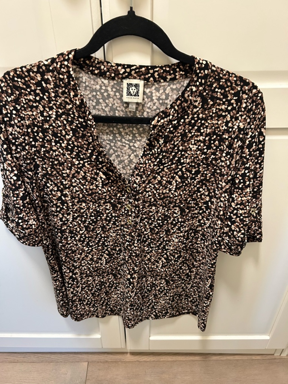 Anne Klein Black and Brown Floral Button-Front V-Neck Top